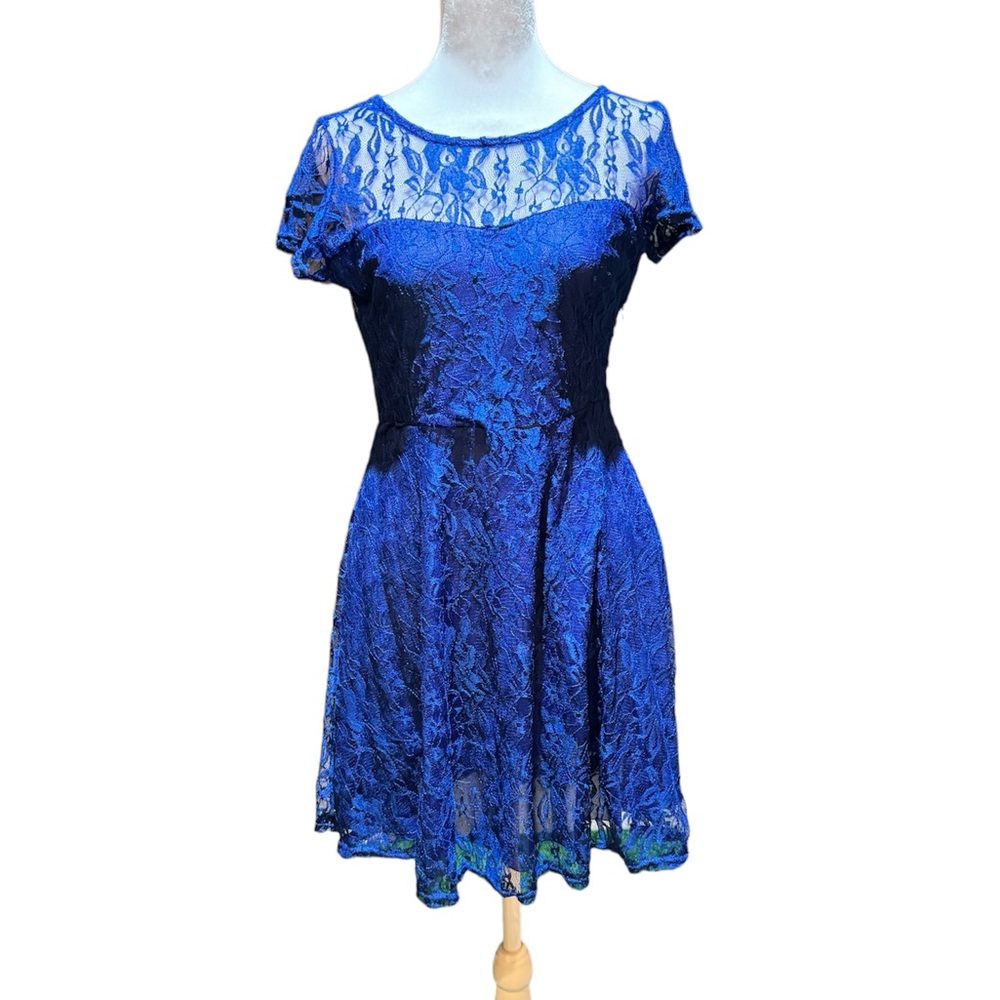 Lace Women’s Lined Dress Royal Blue. Tag Says Large But It’s More Like small